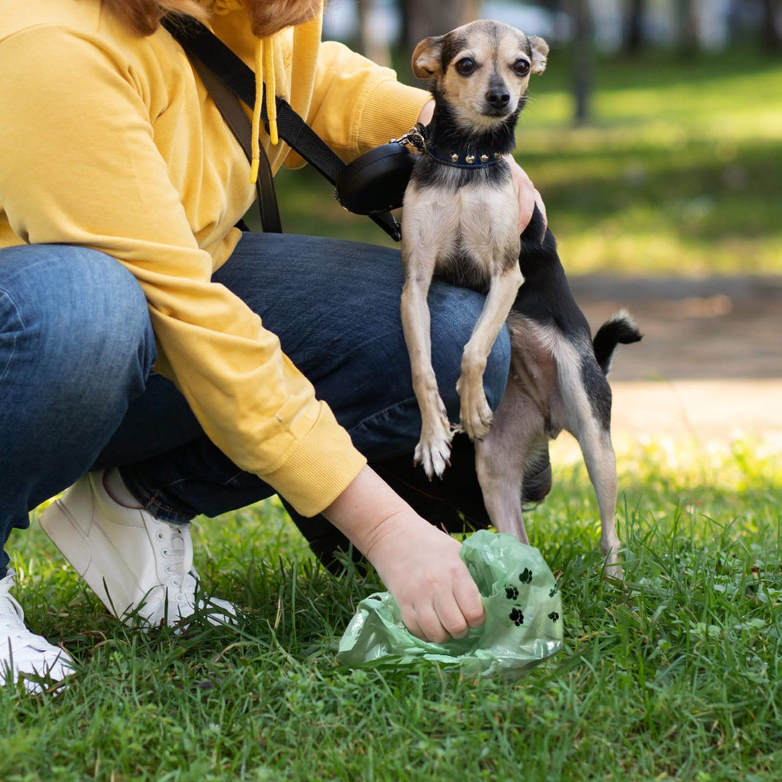 Verwohnt dog waste bags ideal for outdoor walks and travel.