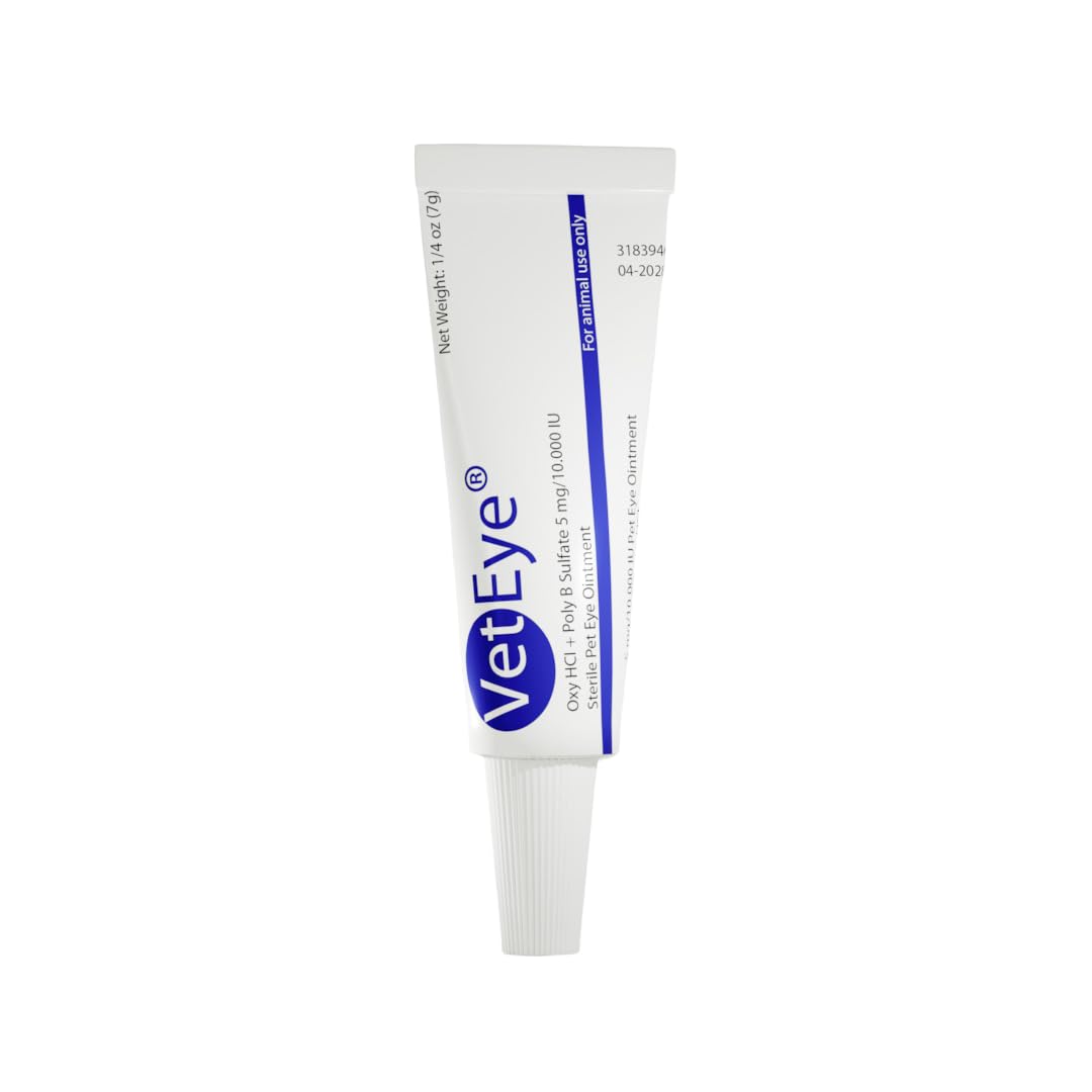 VetEye eye ointment for cattle supports protection of sensitive eyes during daily care.