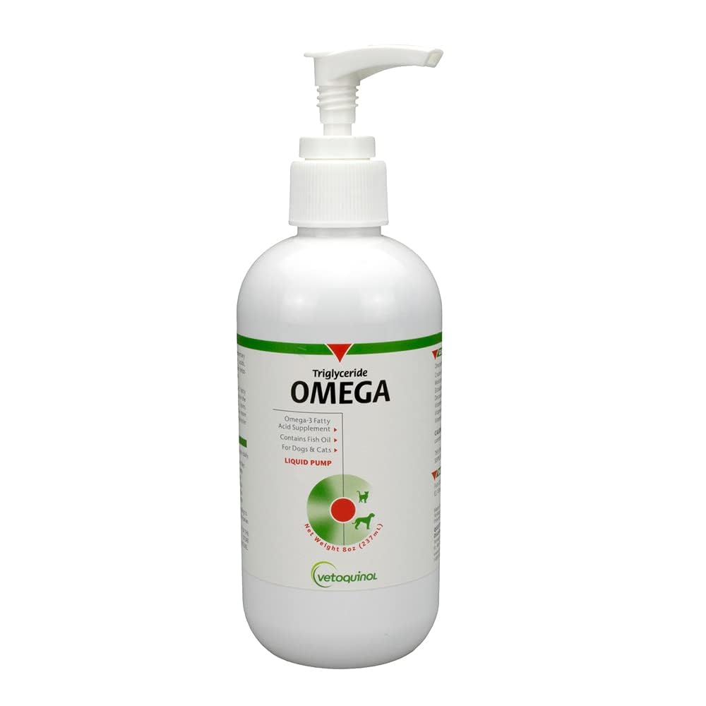 Vetoquinol Triglyceride Omega-3 pour demonstrates easy dosing for dogs and cats.