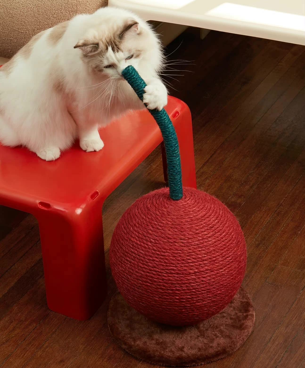 VETRESKA indoor-enrichment-vertical-post promotes daily exercise for indoor cats.