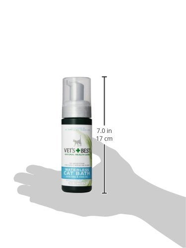 Vet's Best Waterless Cat Bath convenient between full grooming sessions.