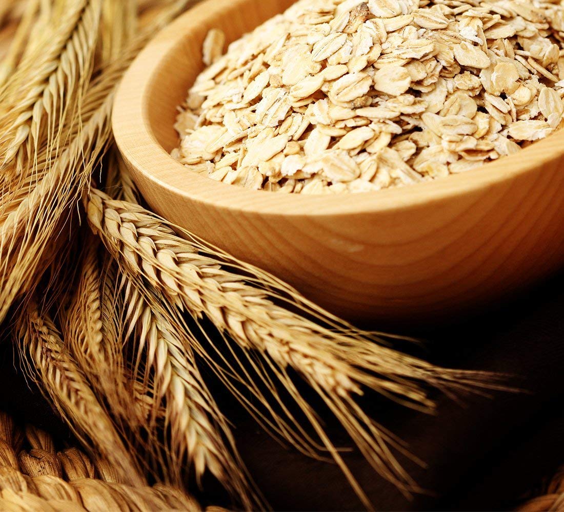 Vet's Best Waterless Cat Bath calming fragrance enhances the grooming experience.