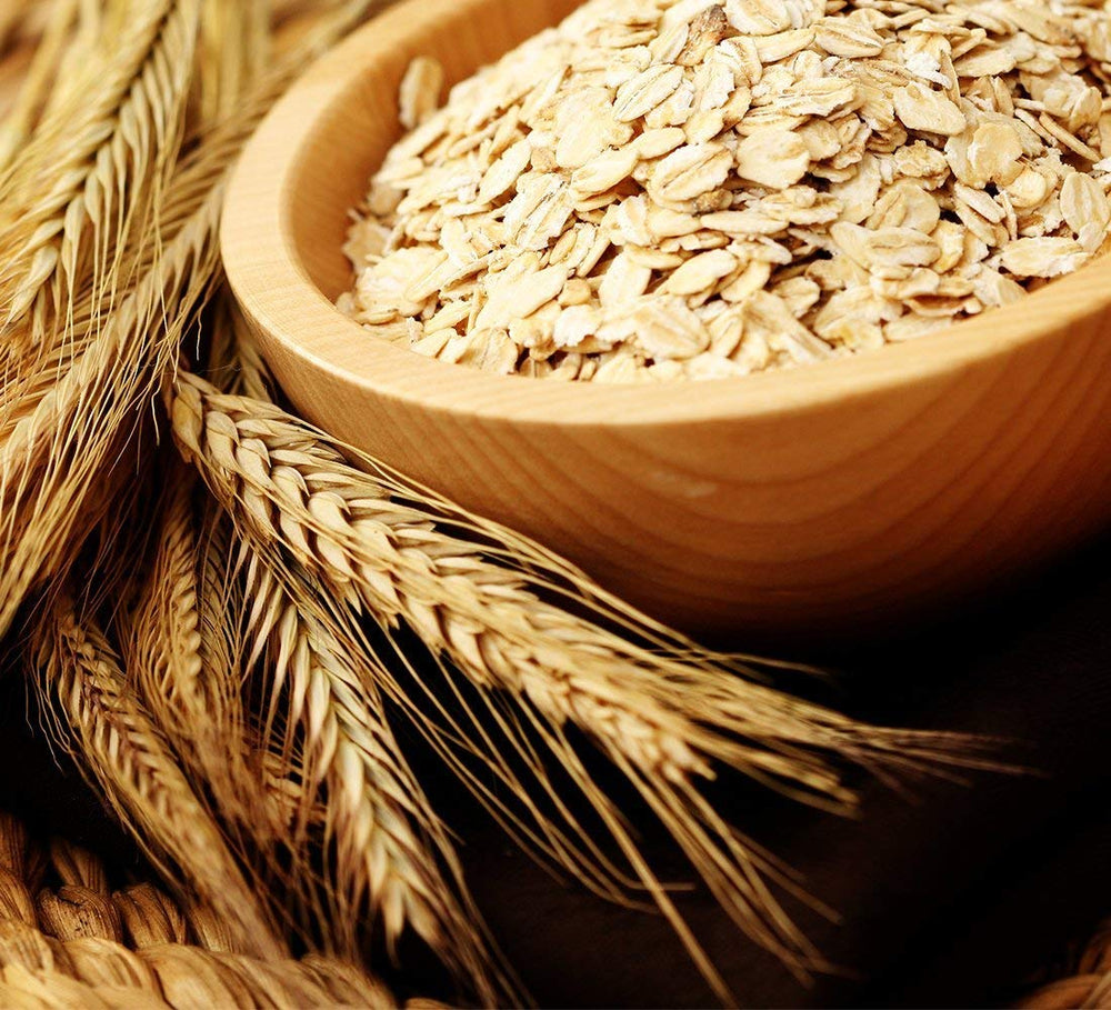 Vet's Best Waterless Cat Bath calming fragrance enhances the grooming experience.