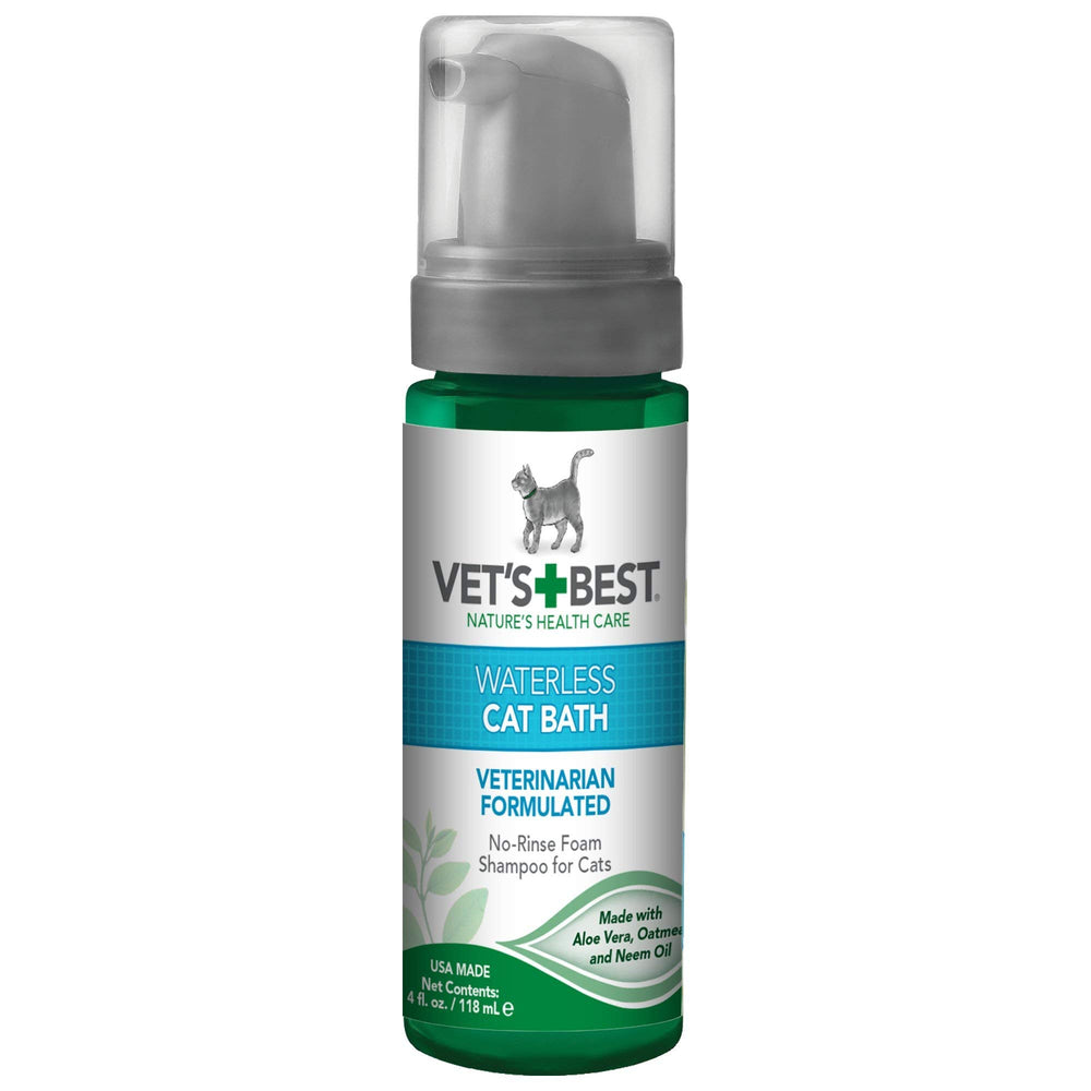 Vet's Best Waterless Cat Bath foaming application for quick, stress-free grooming without water.