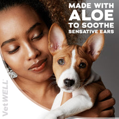 VetWELL Ear Cleaner cat ear application demonstrating safe cleansing for daily use.