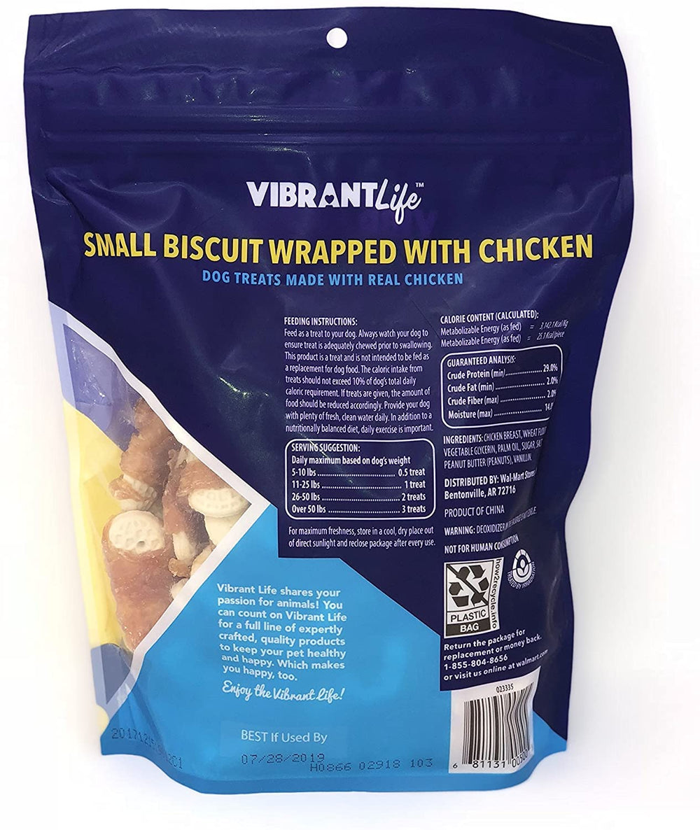 Vibrant Life Small Biscuit Wrapped With Chicken close-up highlights training-friendly crunch.