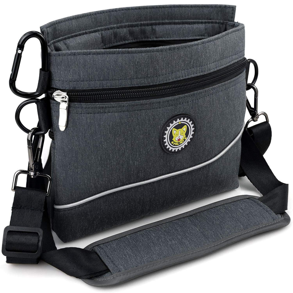Viklluyr dog treat pouch with magnetic closure during a quick park training session