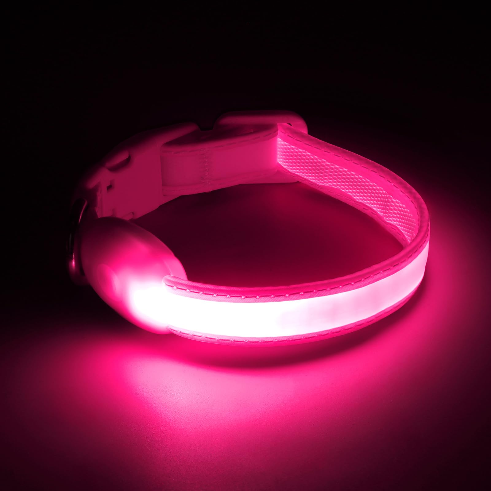 Vizpet waterproof fabric keeps performance in drizzle and rain.