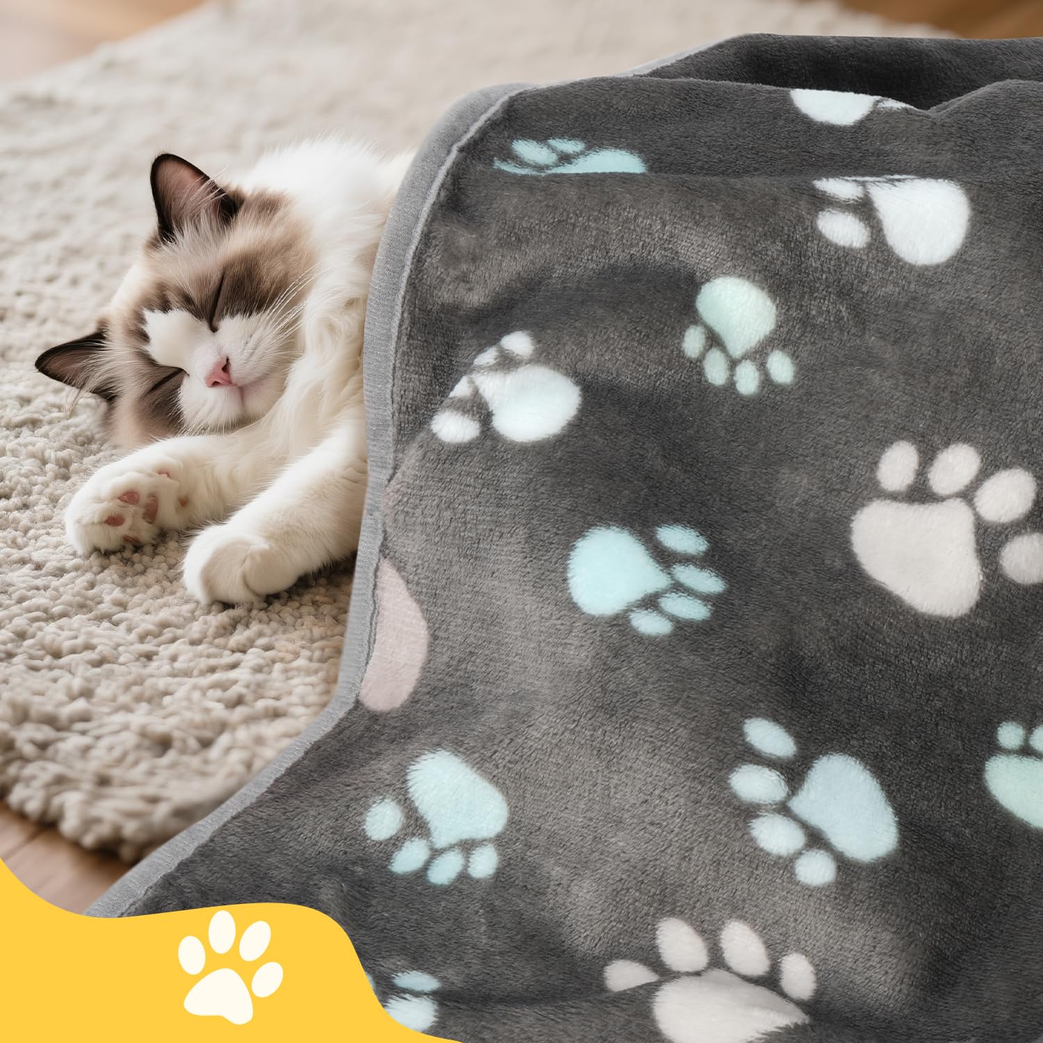 Vowanop close-up highlights soft flannel texture and warmth for pets.