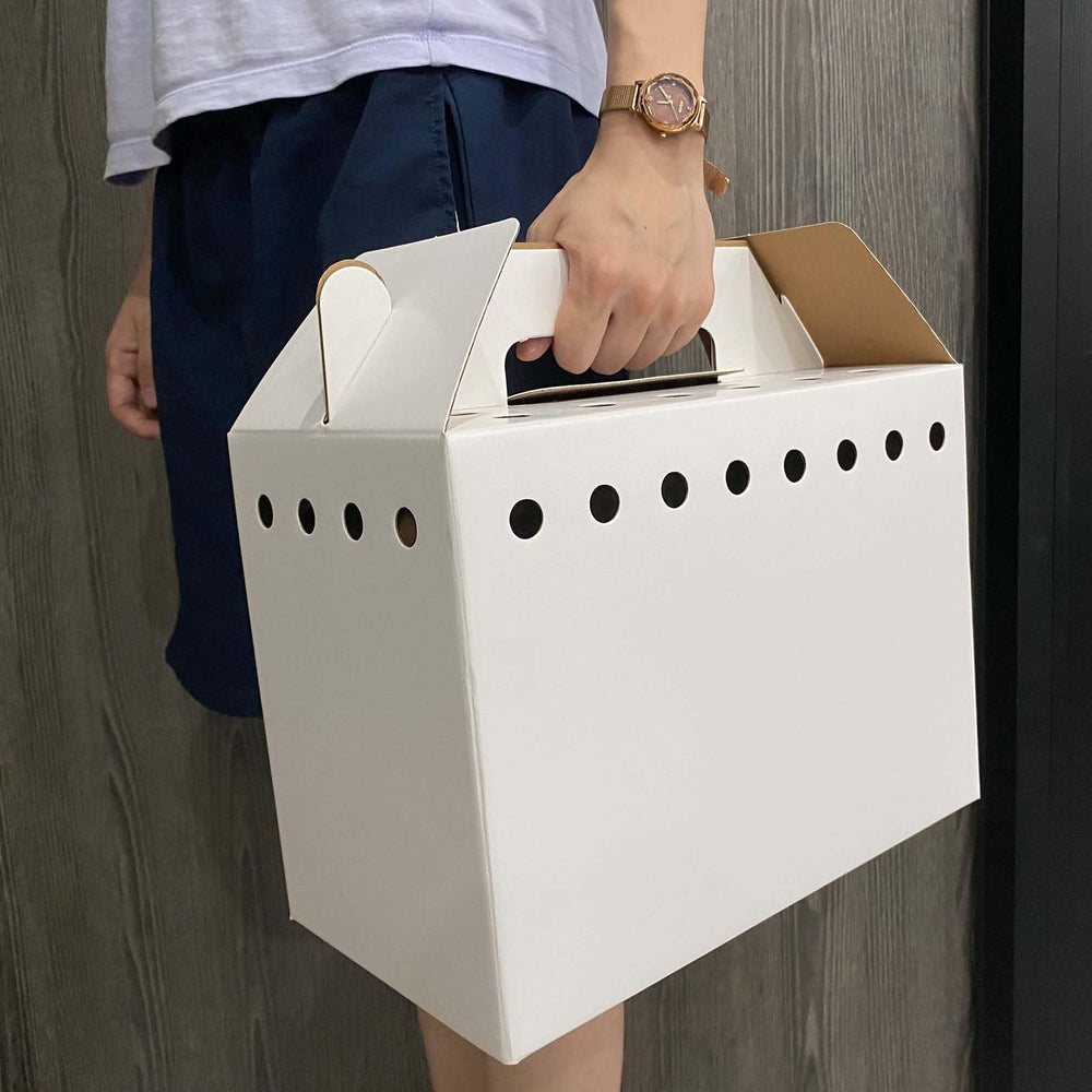 Vowcarol recyclable corrugated box keeps animals safe and eco-friendly.