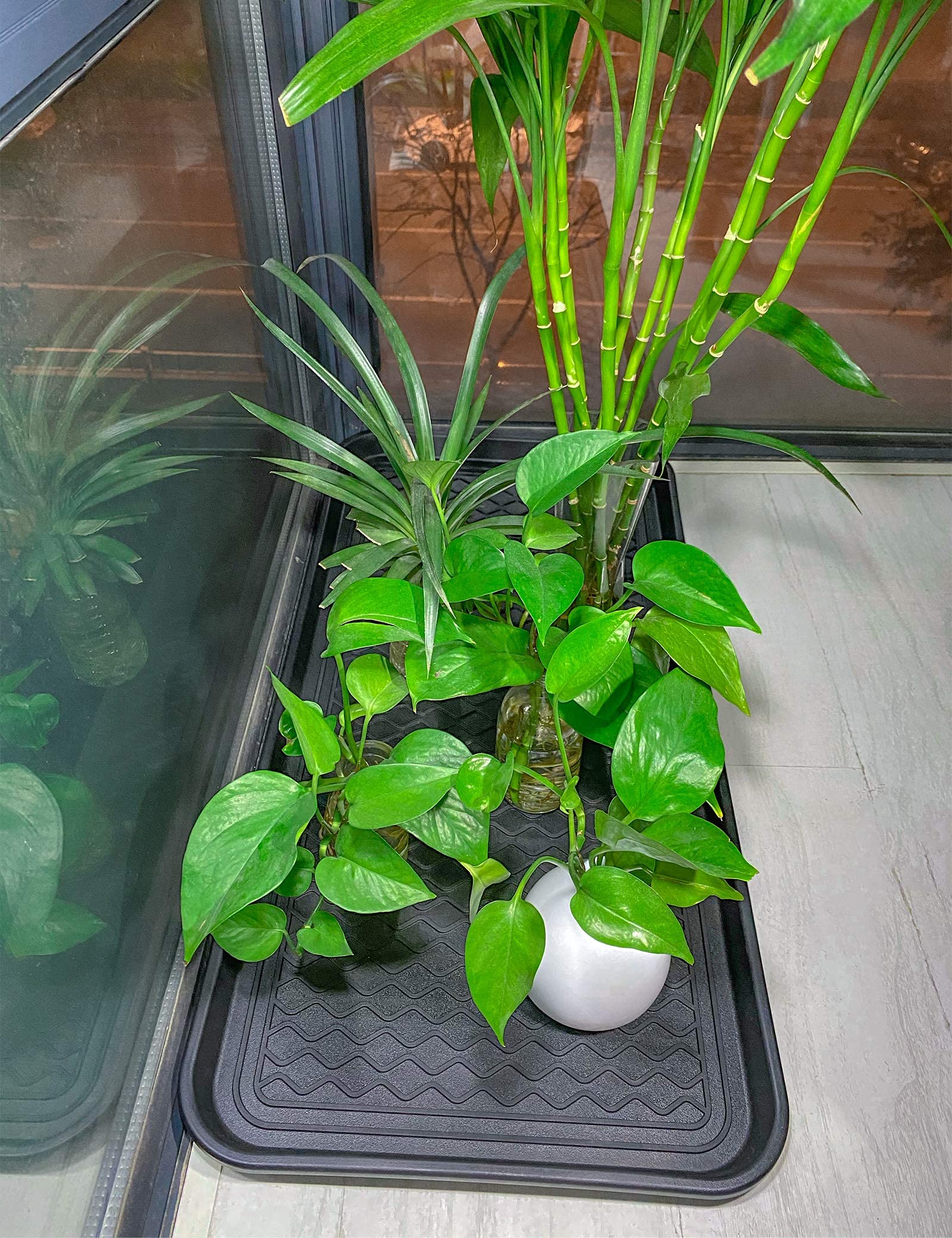 vramy Finorder boot tray muddy-boots scene keeps floors dry and clean