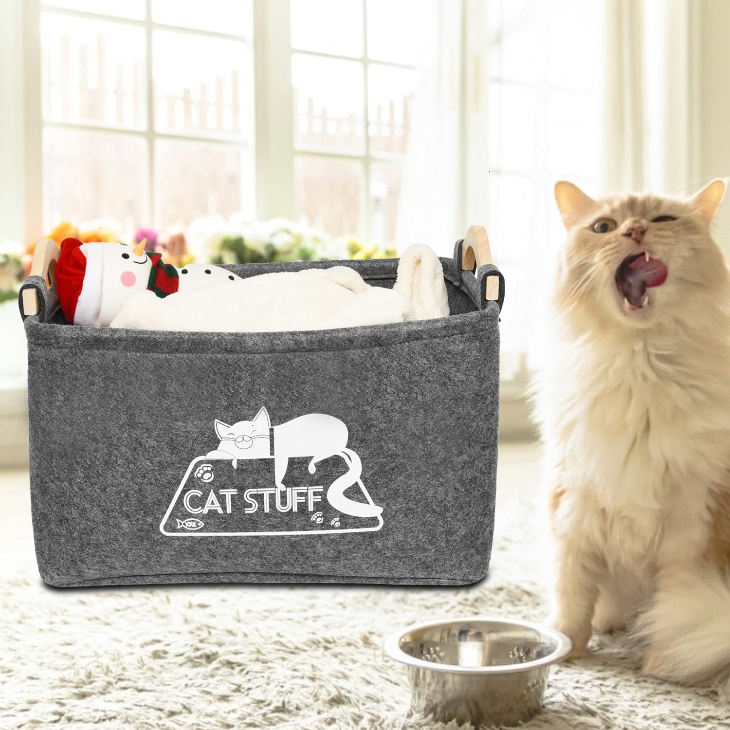 Vumdua cat toy box filled with toys demonstrates its storage solution
