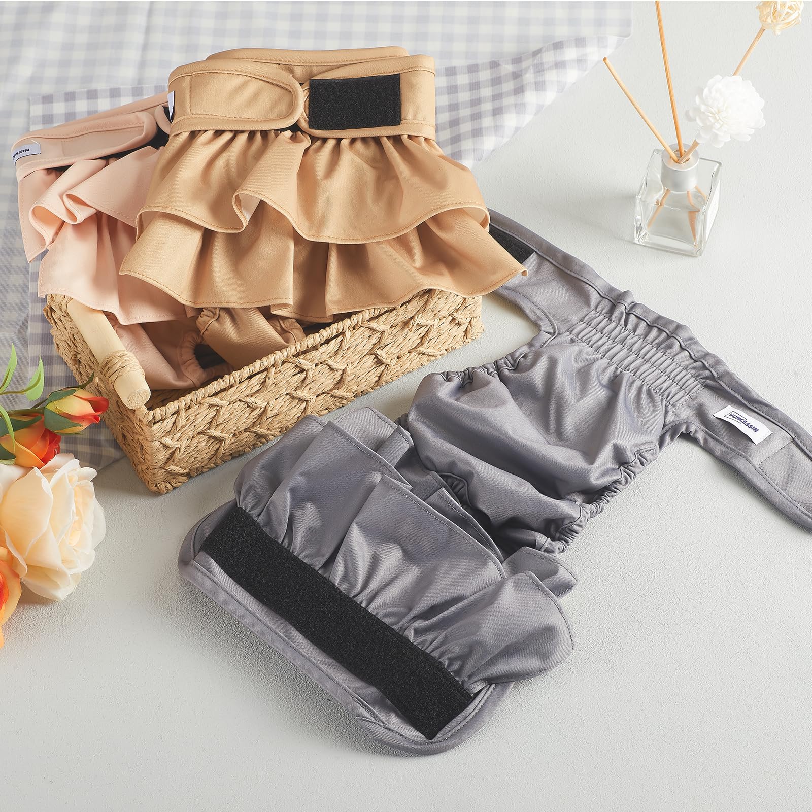 VUNCESSIN large female diapers with hem provide secure fit for comfortable use.