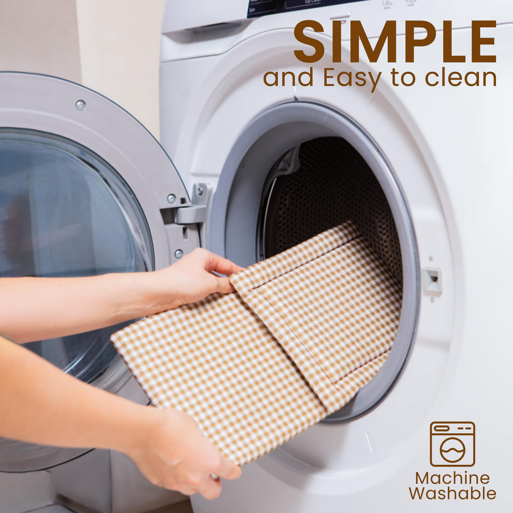 Wagfur dog purse wipe-clean exterior simplifies quick cleanup.