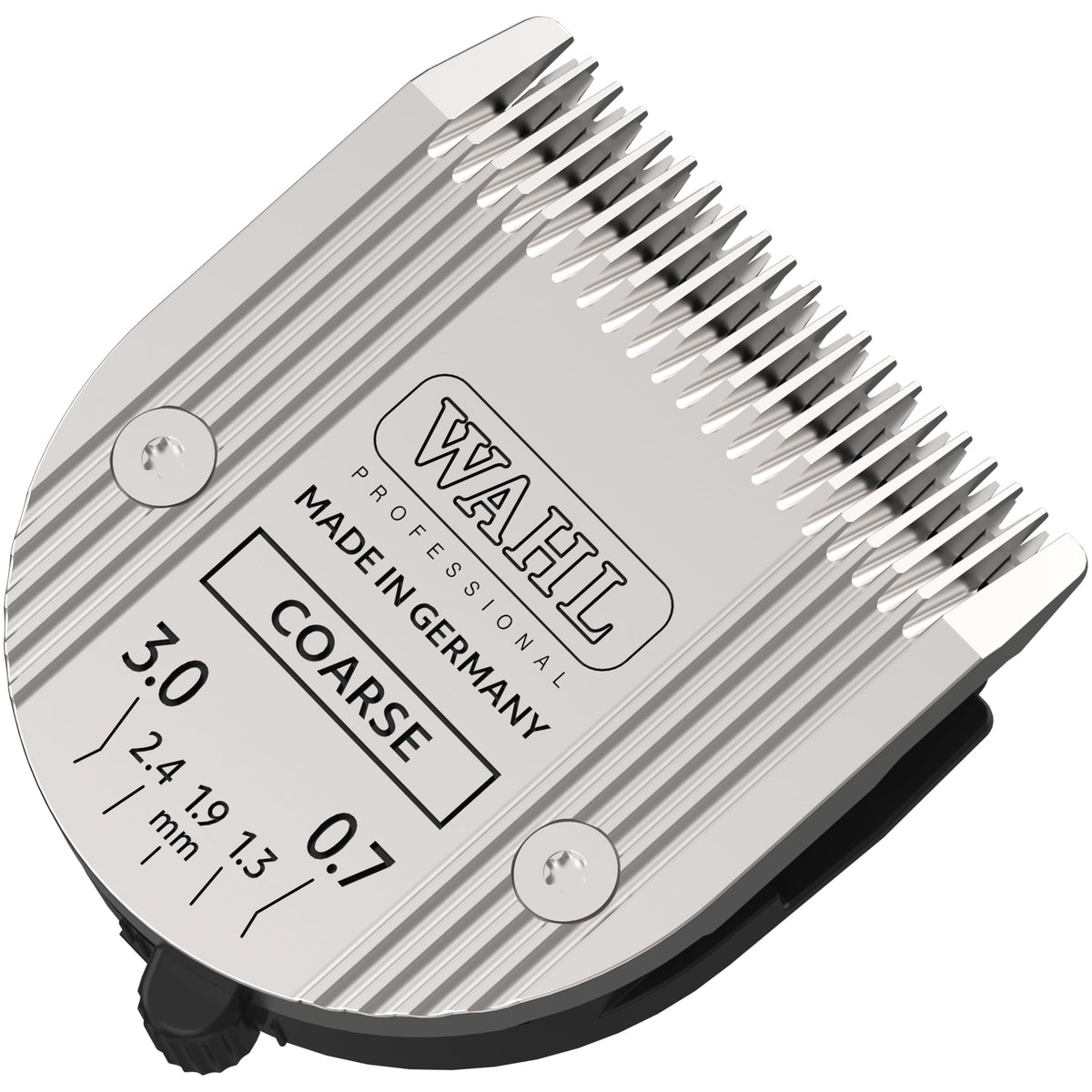 Wahl 2179-401 coarse blade on a professional clipper for precise pet trimming.