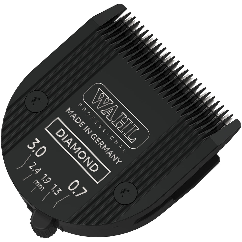 WAHL 5-in-1 Diamond Blade close-up shows DLC coating for durability.