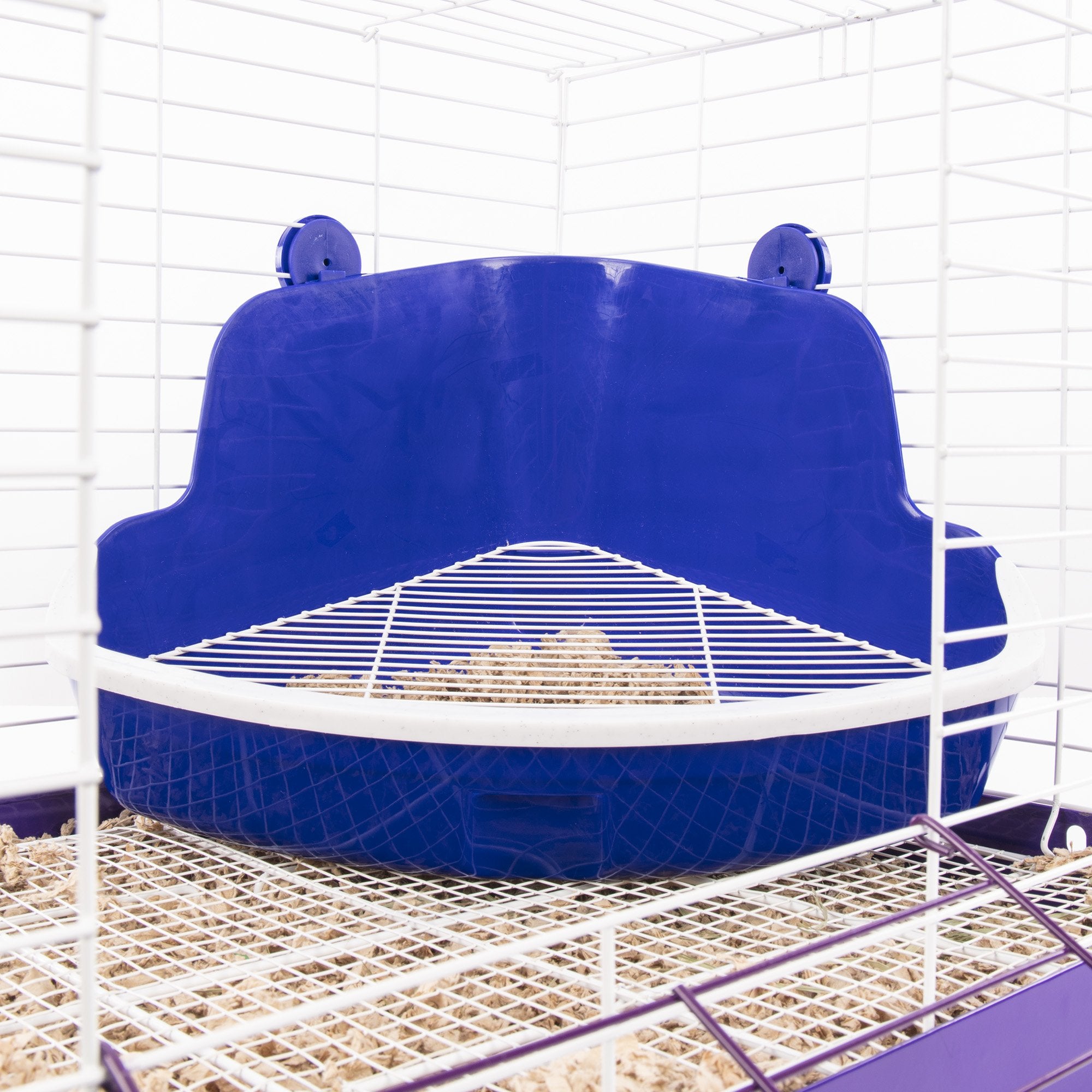 Ware Manufacturing Lock-N-Litter Pan attached to cage demonstrates secure placement