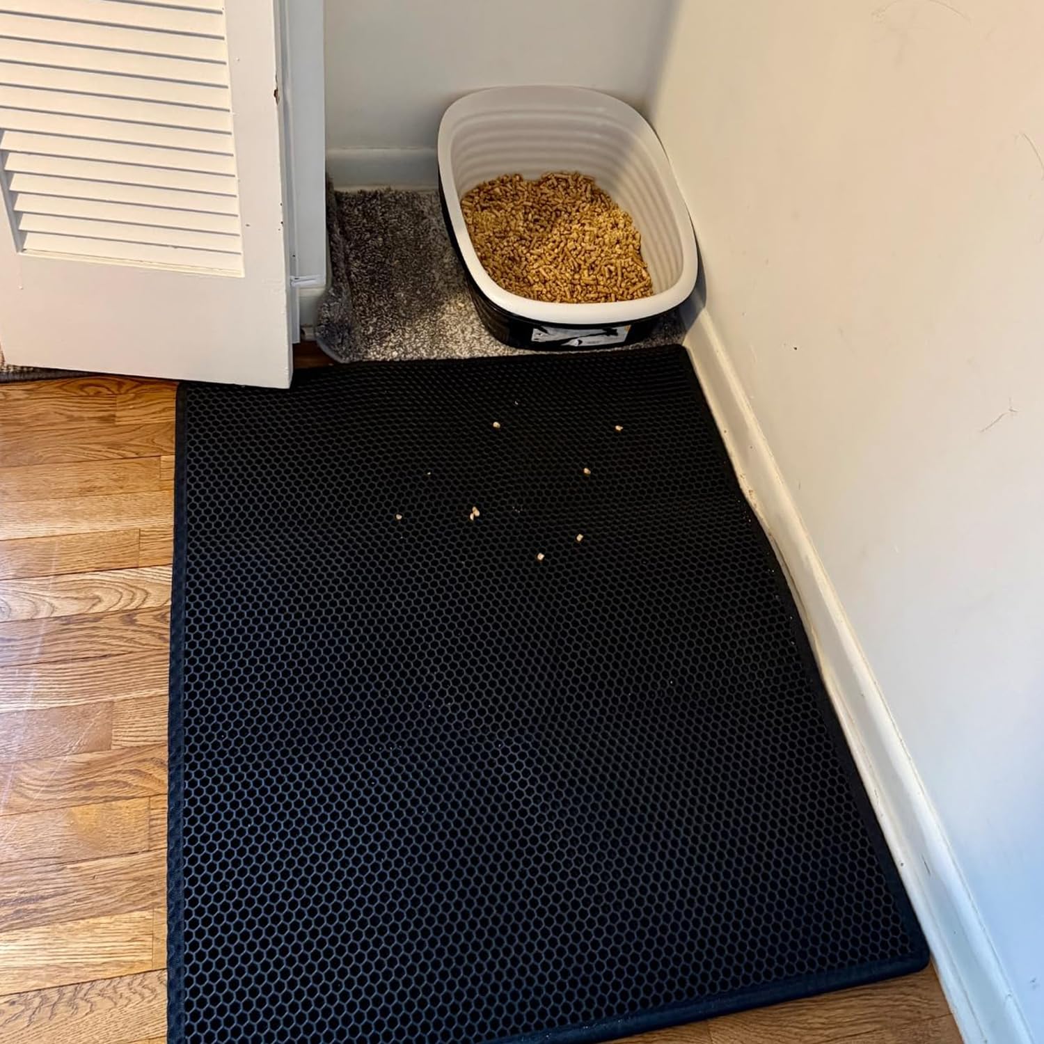 Waretary EVA material provides paw-friendly softness during daily use.