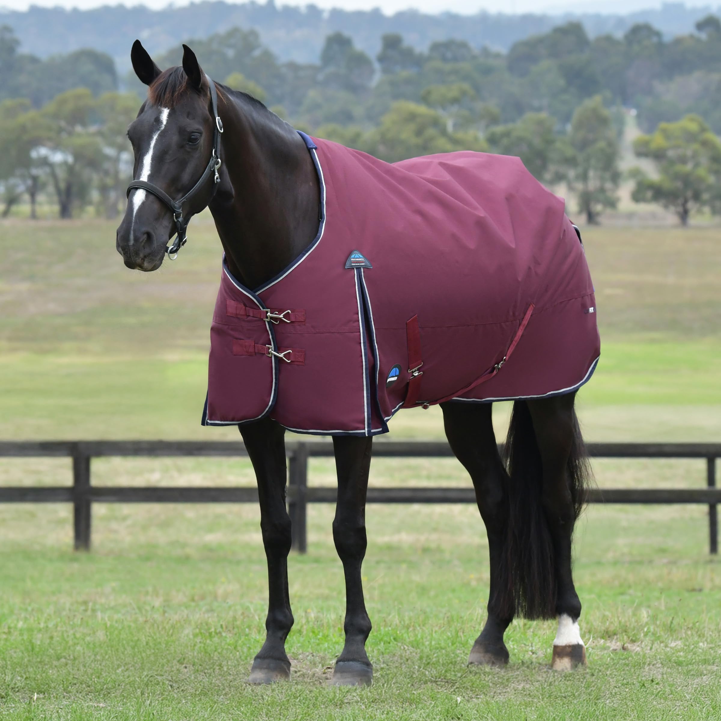 WeatherBeeta ComFiTec Essential Turnout side gusset demonstrates freedom of movement and secure fit.