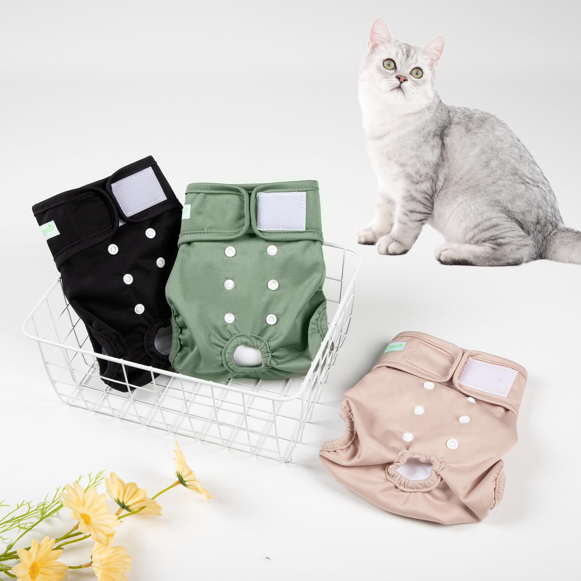 Wegreeco cat diapers travel-use image shows suitability for trips.
