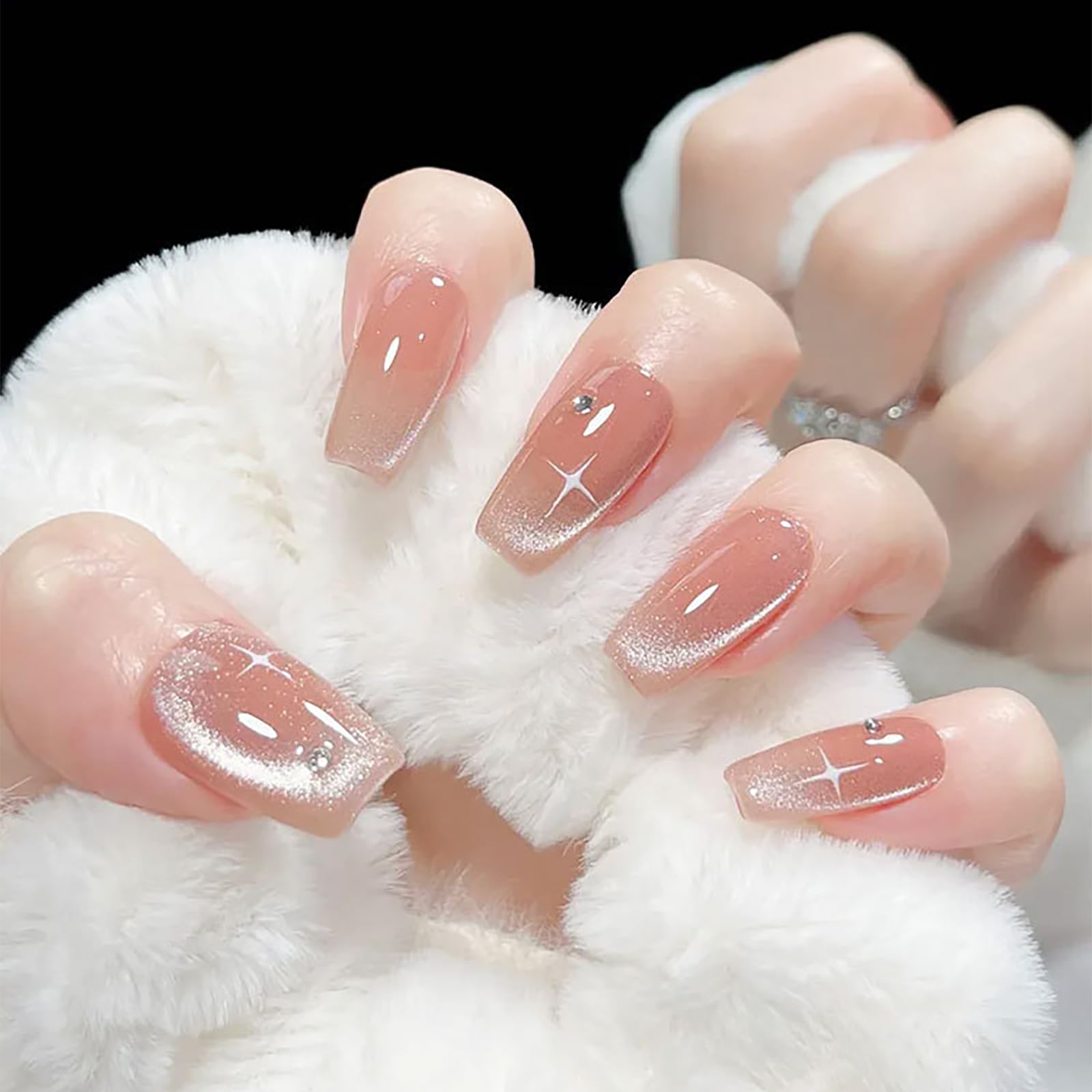 WEILUSI MEILINDS wide cat-eye effect with side light on polished nails.
