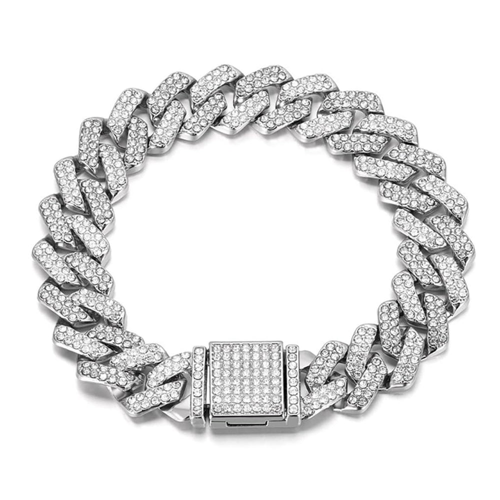 WeimoMonkey Cuban Link Dog Collar diamond-detail highlights rhinestones for a glittering look.