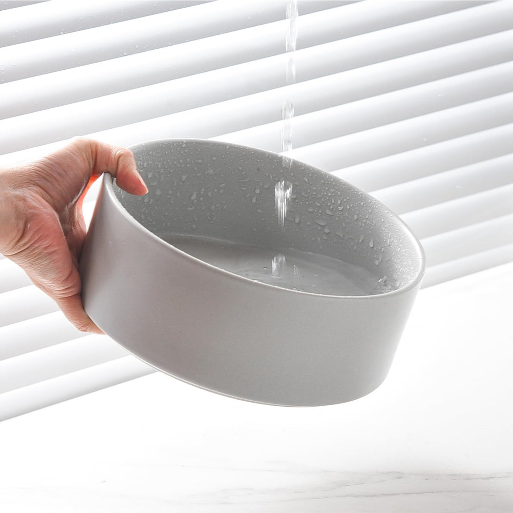 Welloyed anti-slip base helps keep the bowl steady during meals.