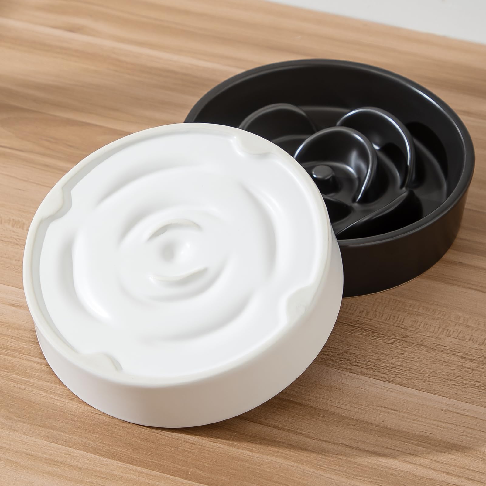 Welloyed durable ceramic bowl safe for pets and daily feeding.