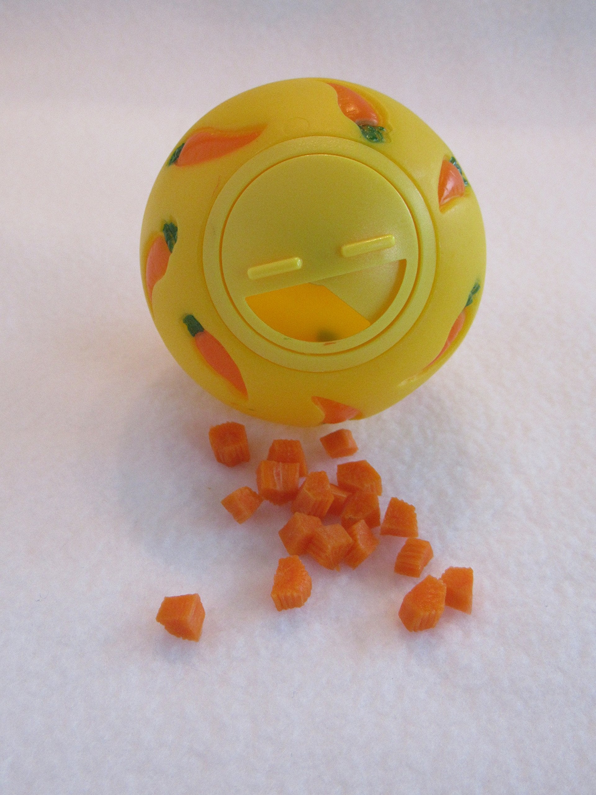 Wheeky Treat Ball inner-kibble-challenge showcases foraging fun with kibble or pea flakes