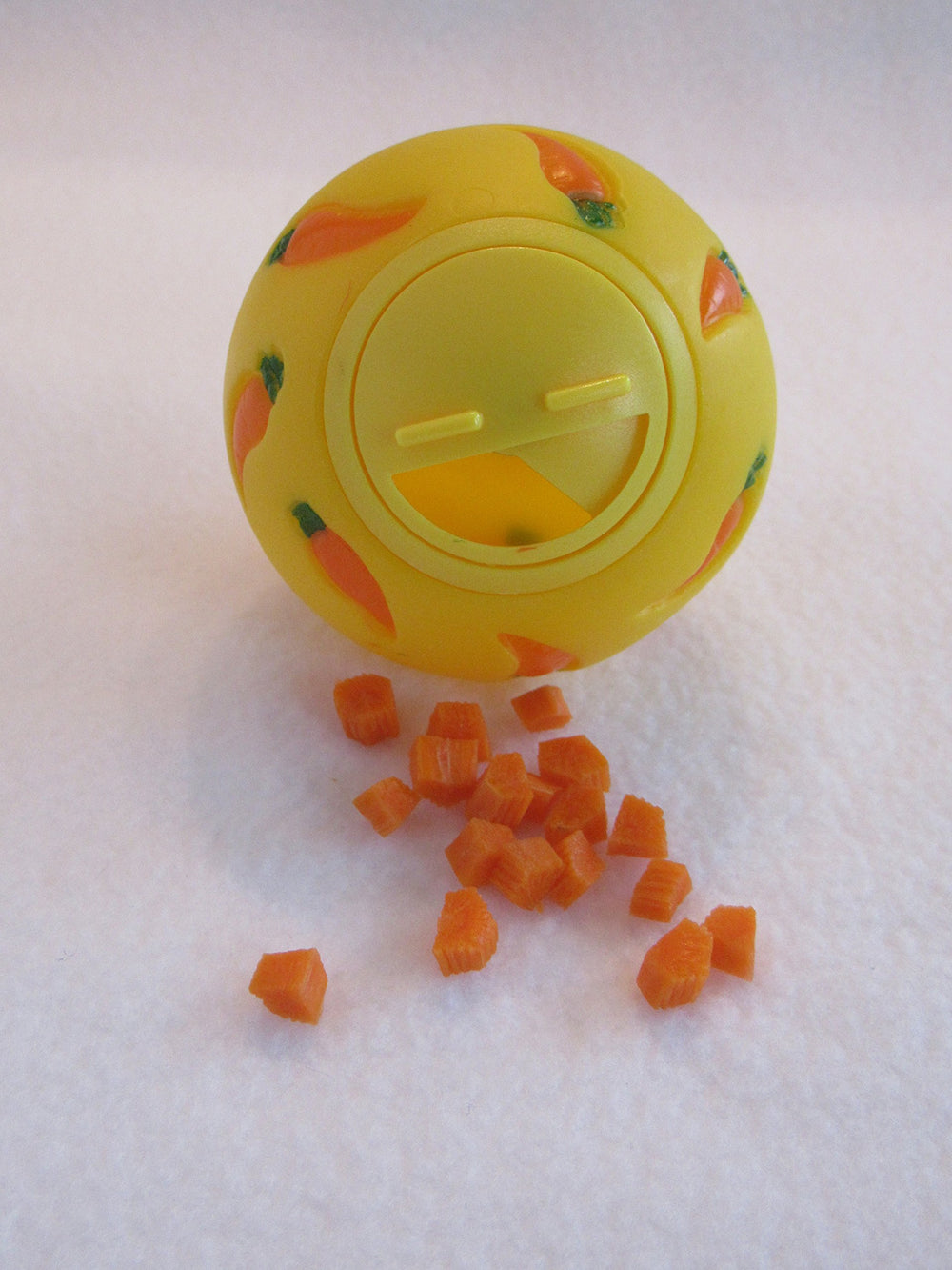 Wheeky Treat Ball inner-kibble-challenge showcases foraging fun with kibble or pea flakes
