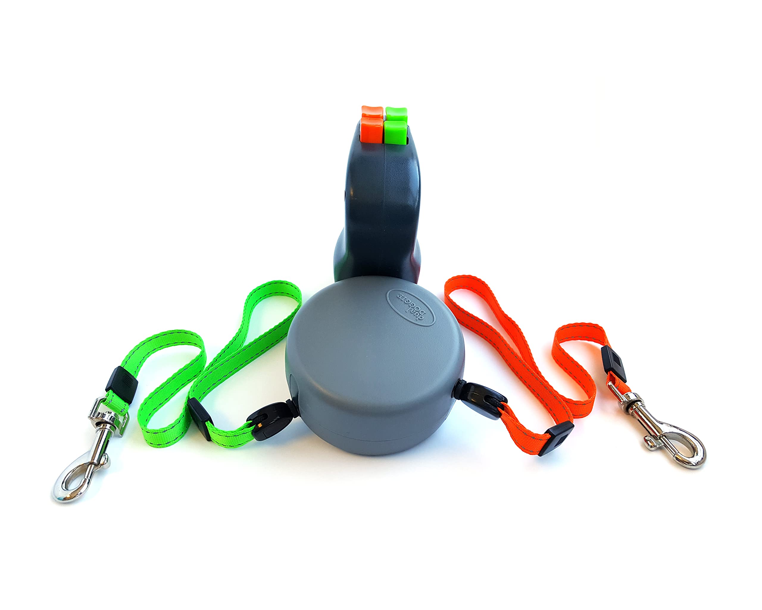 WIGZI waterproof dog leash stands up to rain and splashes.