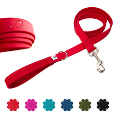 Wildebeest Funston waterproof leash closeup shows stain-resistant coating for easy cleaning.