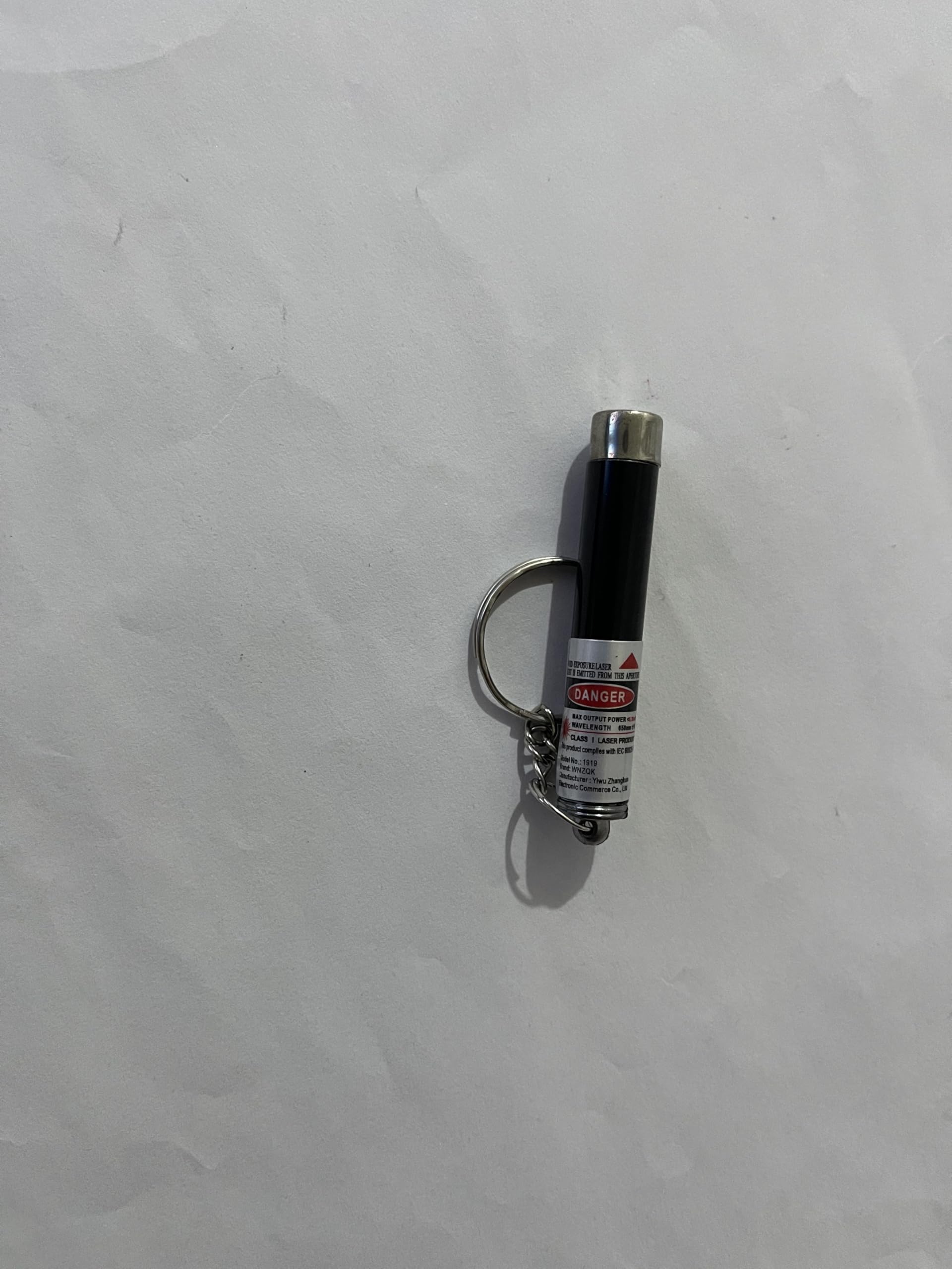 WNZQK laser pointer cat-dog play promotes interactive fun.