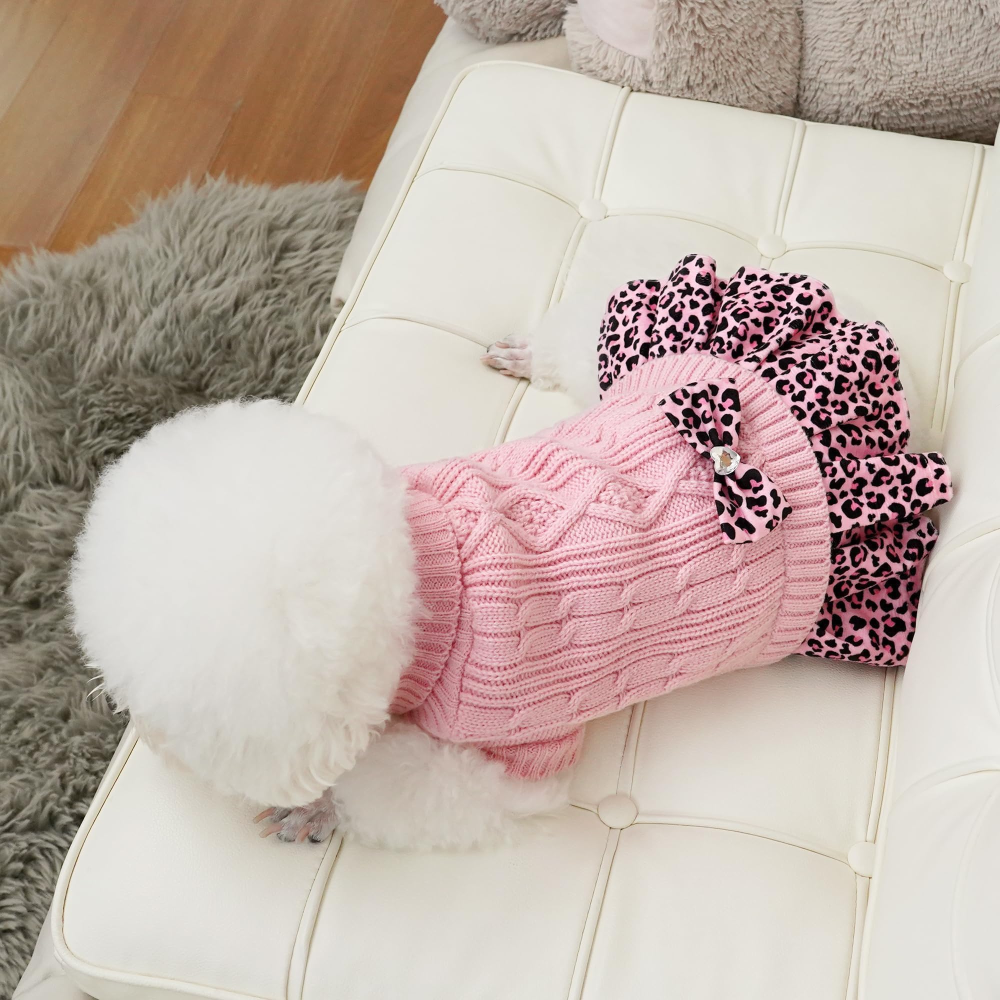 WOYYHO 100% acrylic knit is easy to wash and durable.