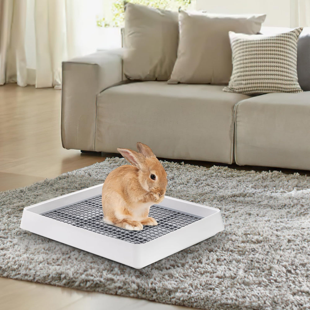 WUWEOT multi-pet friendly litter tray suitable for rabbits, guinea pigs, and more.