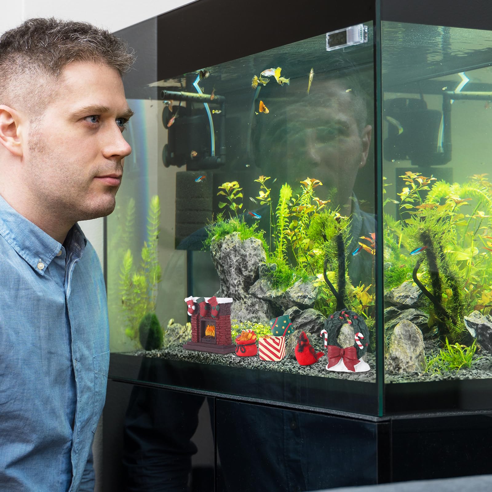 Yalikop house statue brings complete holiday scene to small aquariums