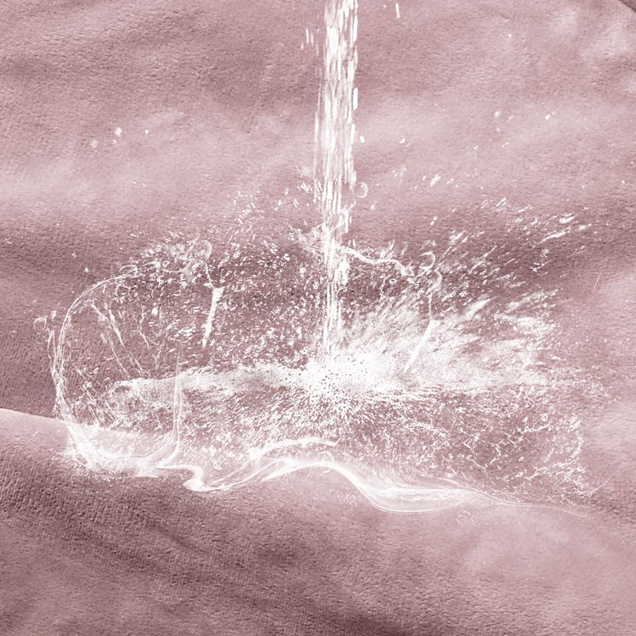 Yaning easy-clean waterproof blanket stays durable after machine washing.