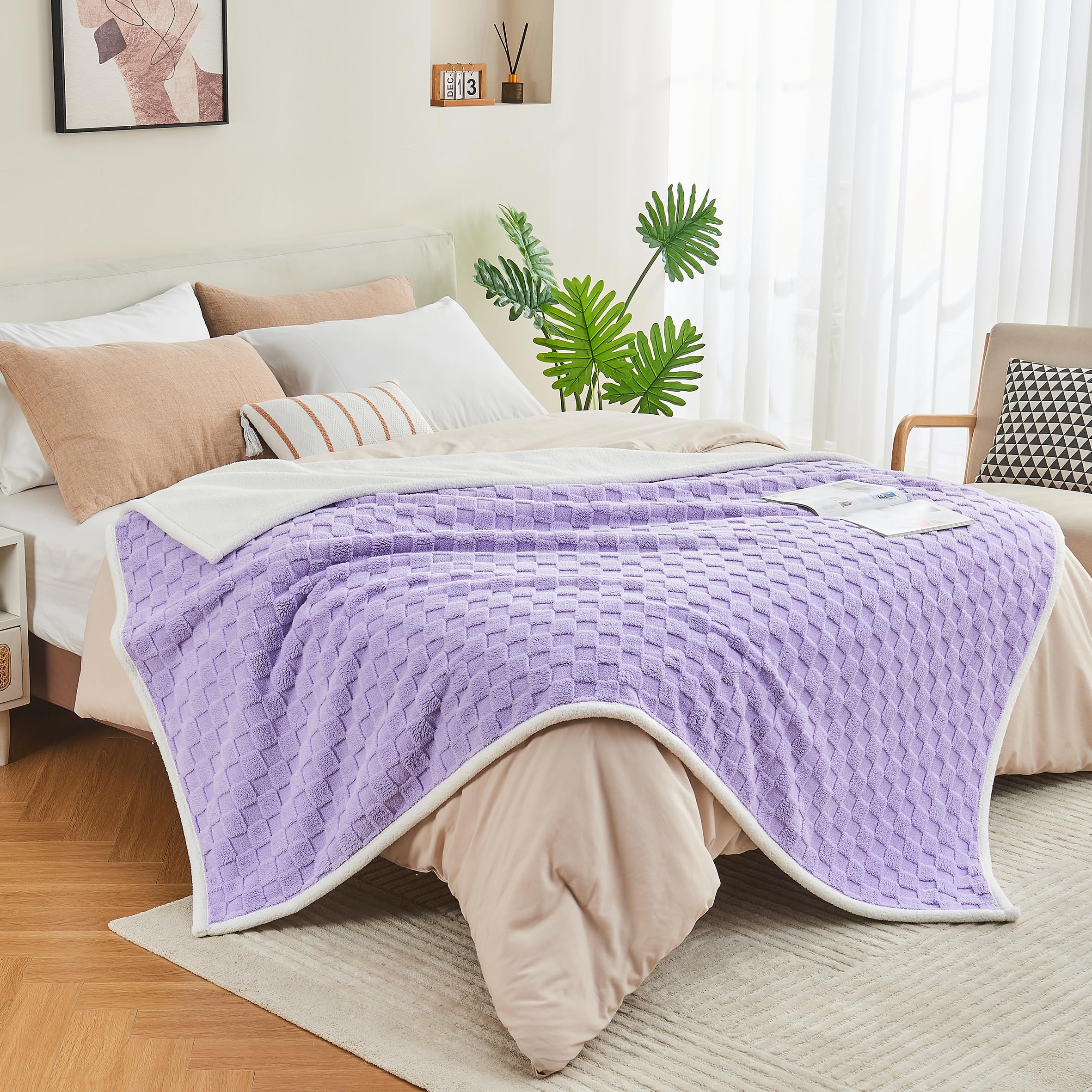 Manta Yaning diseño cuadriculado lilas para dormitorio moderno.