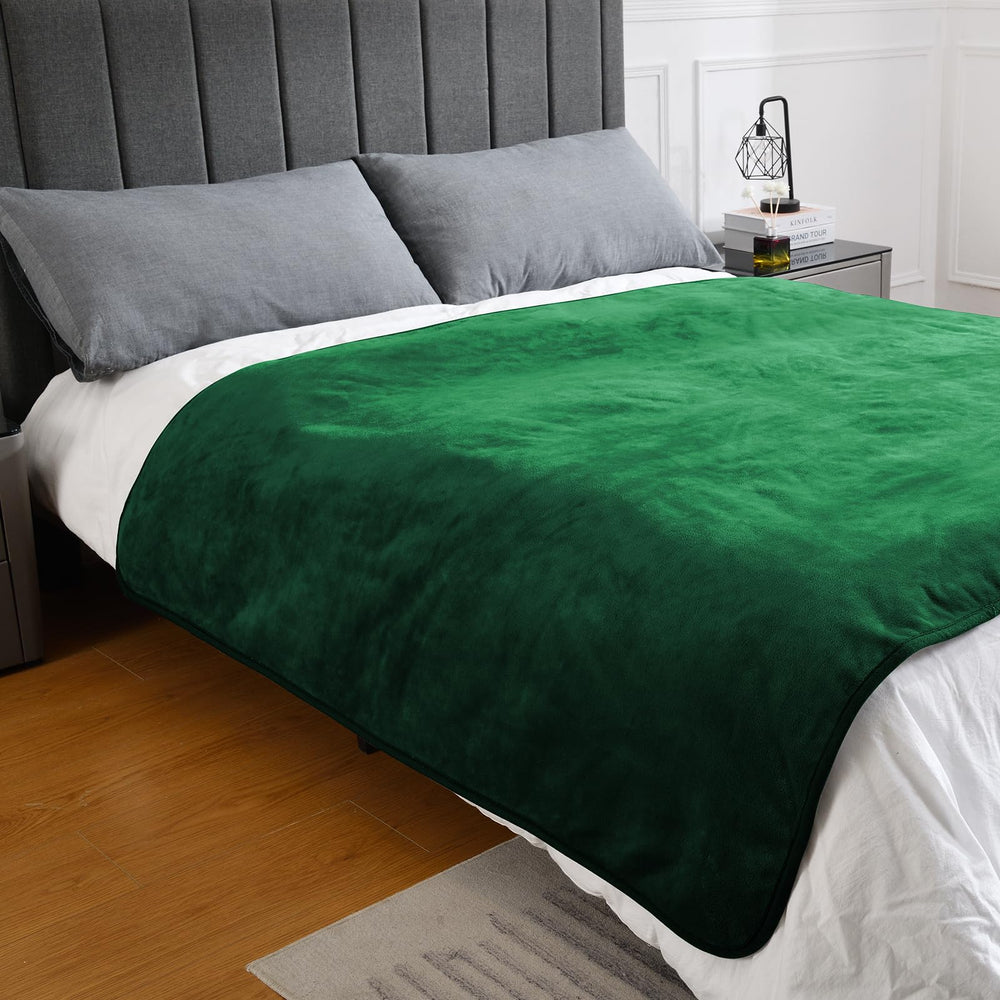 Yaning blanket with waterproof layer reduces mess from dog spills.