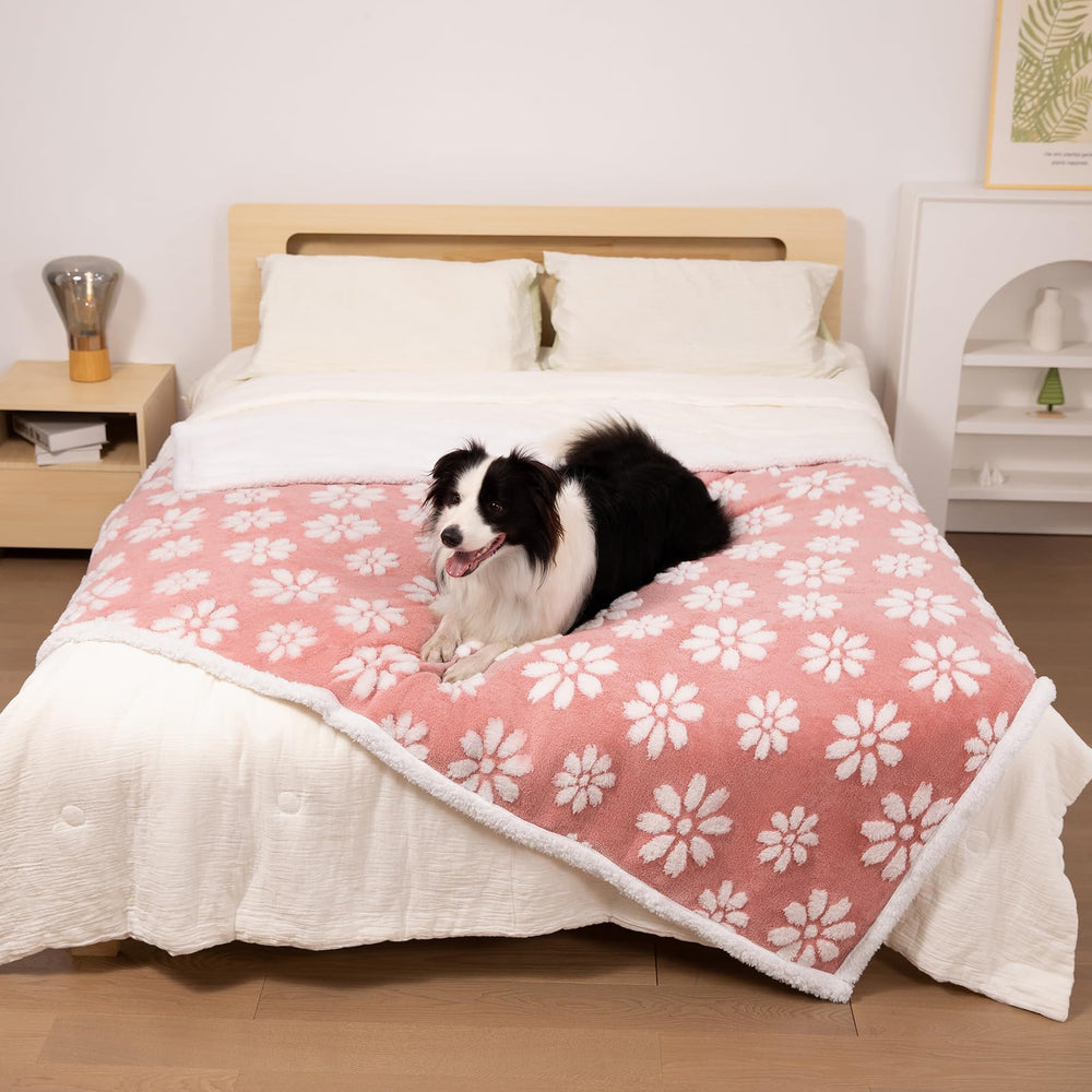 Yaning waterproof blanket pink bed setup showcases 30x40 inch coverage for pets.