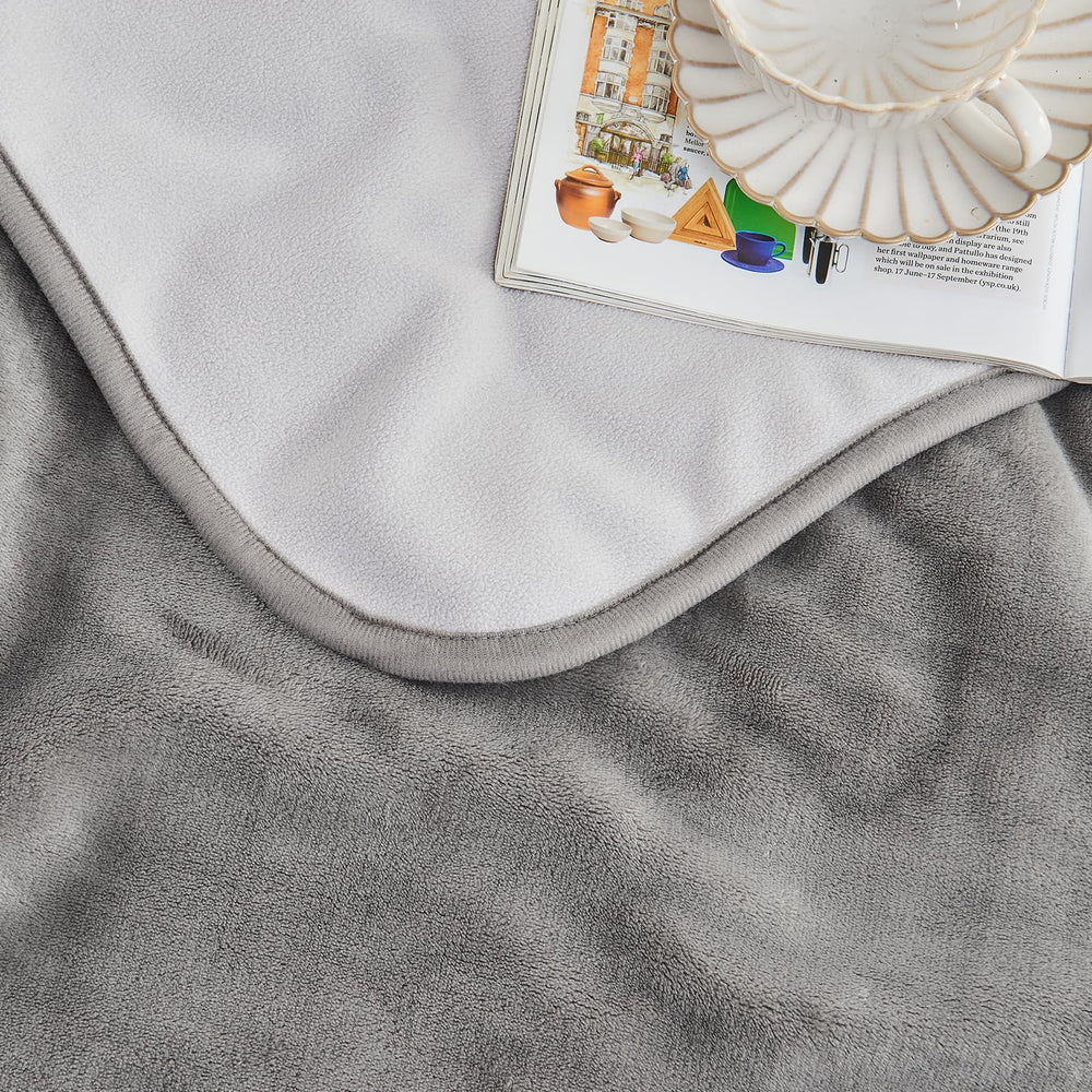 Yaning waterproof blanket polar-fleece backing adds warmth and fur protection