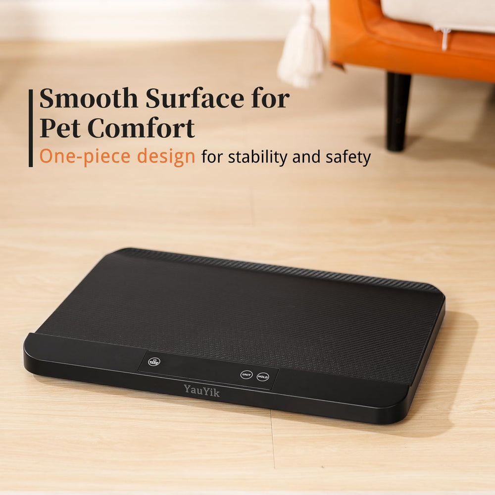 YauYik Digital Pet Scale paw-on-scale demonstrates hold function for steady readings