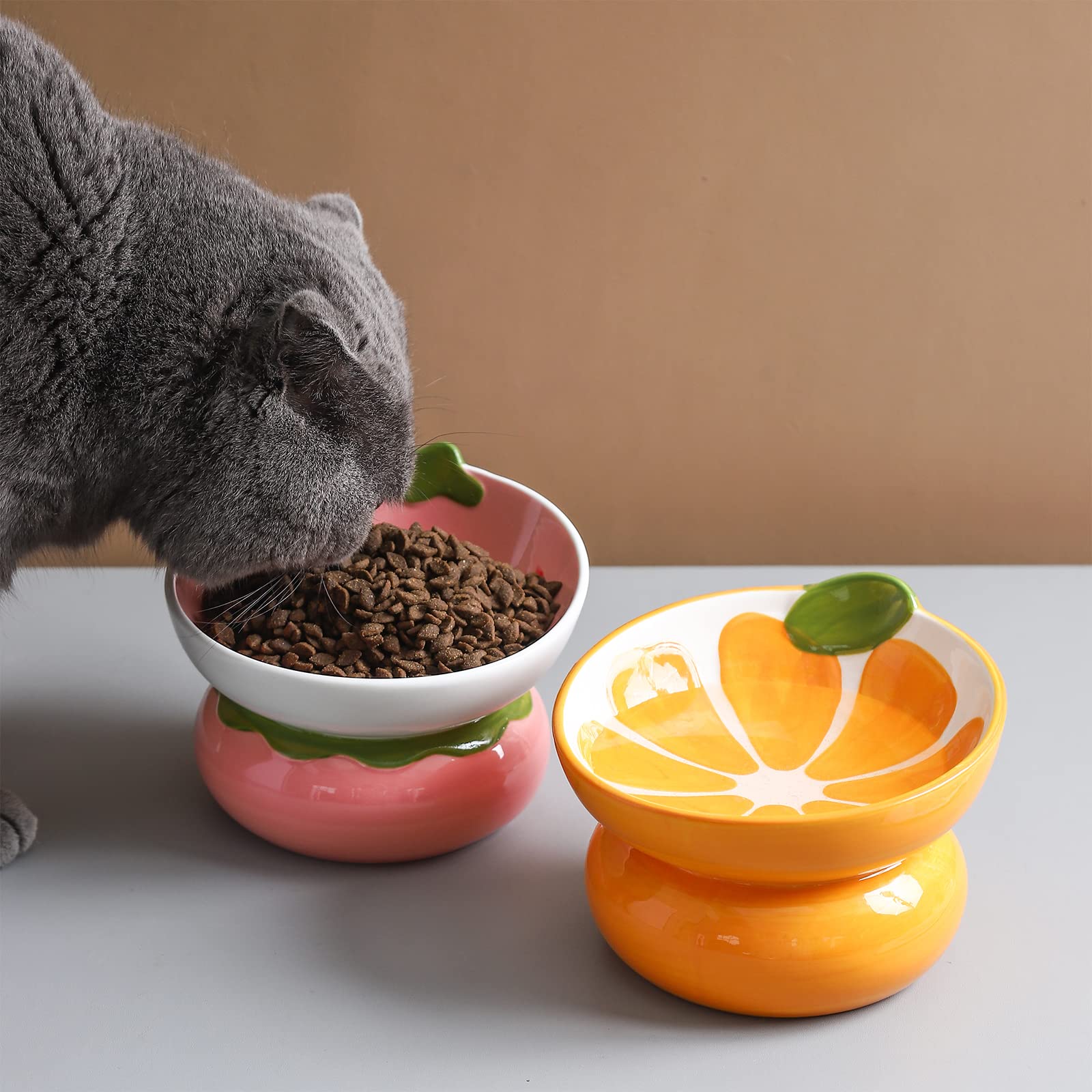 Yeexoxow orange cat bowl in a mealtime scene demonstrates compact size for small portions