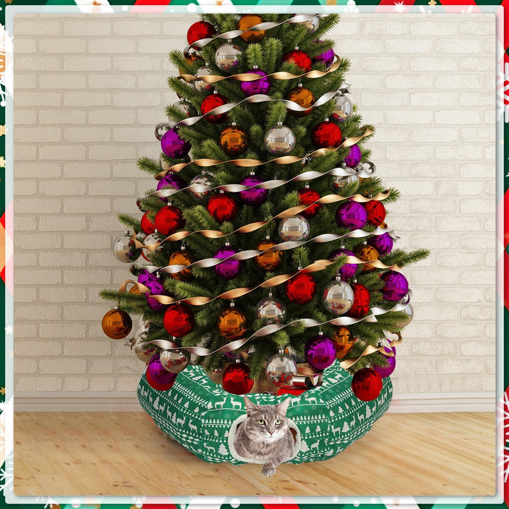 Yeyeplum cat bed Christmas-pattern fabric adds seasonal charm.