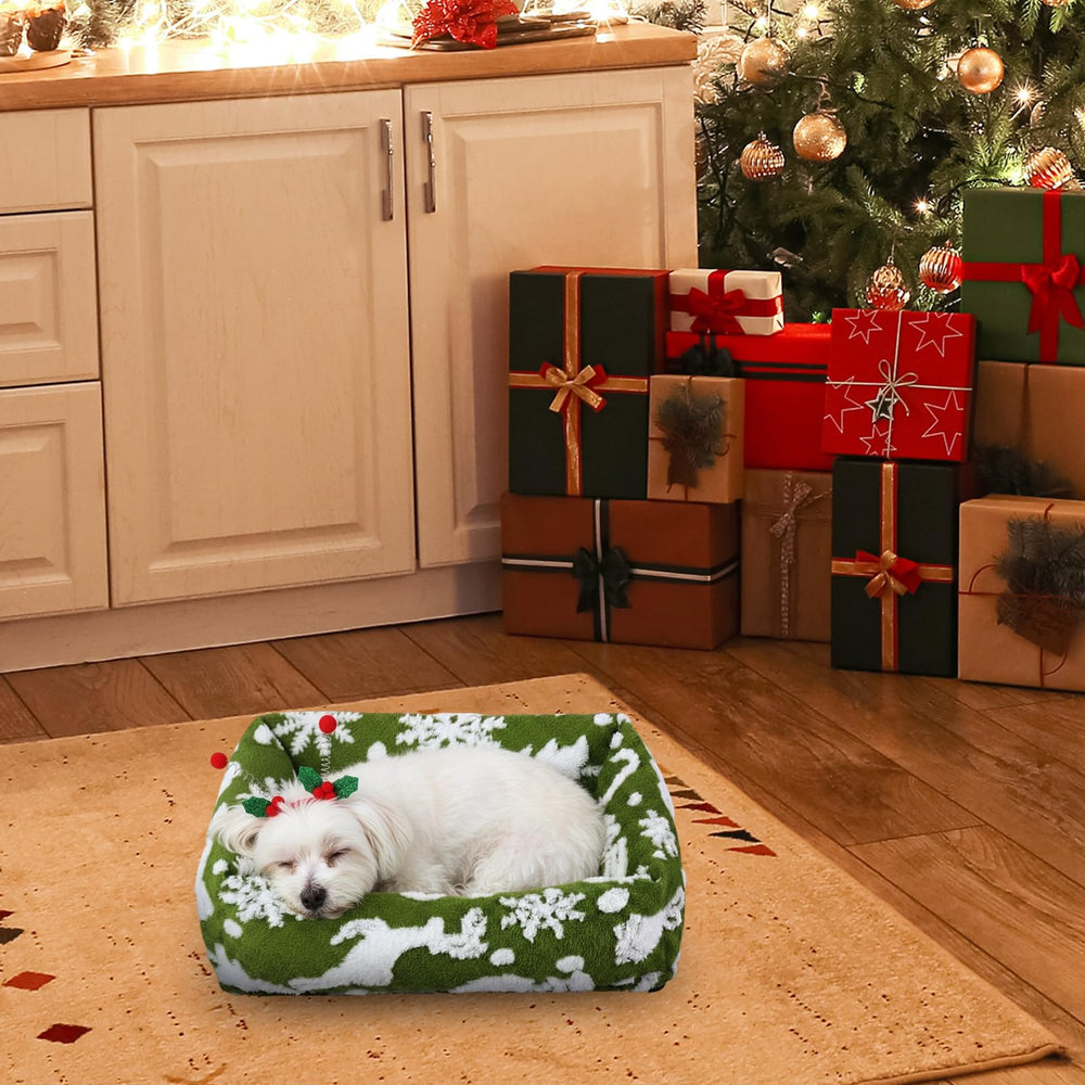 Yeyeplum bed suited for small dogs and cats seeking a private cozy corner.