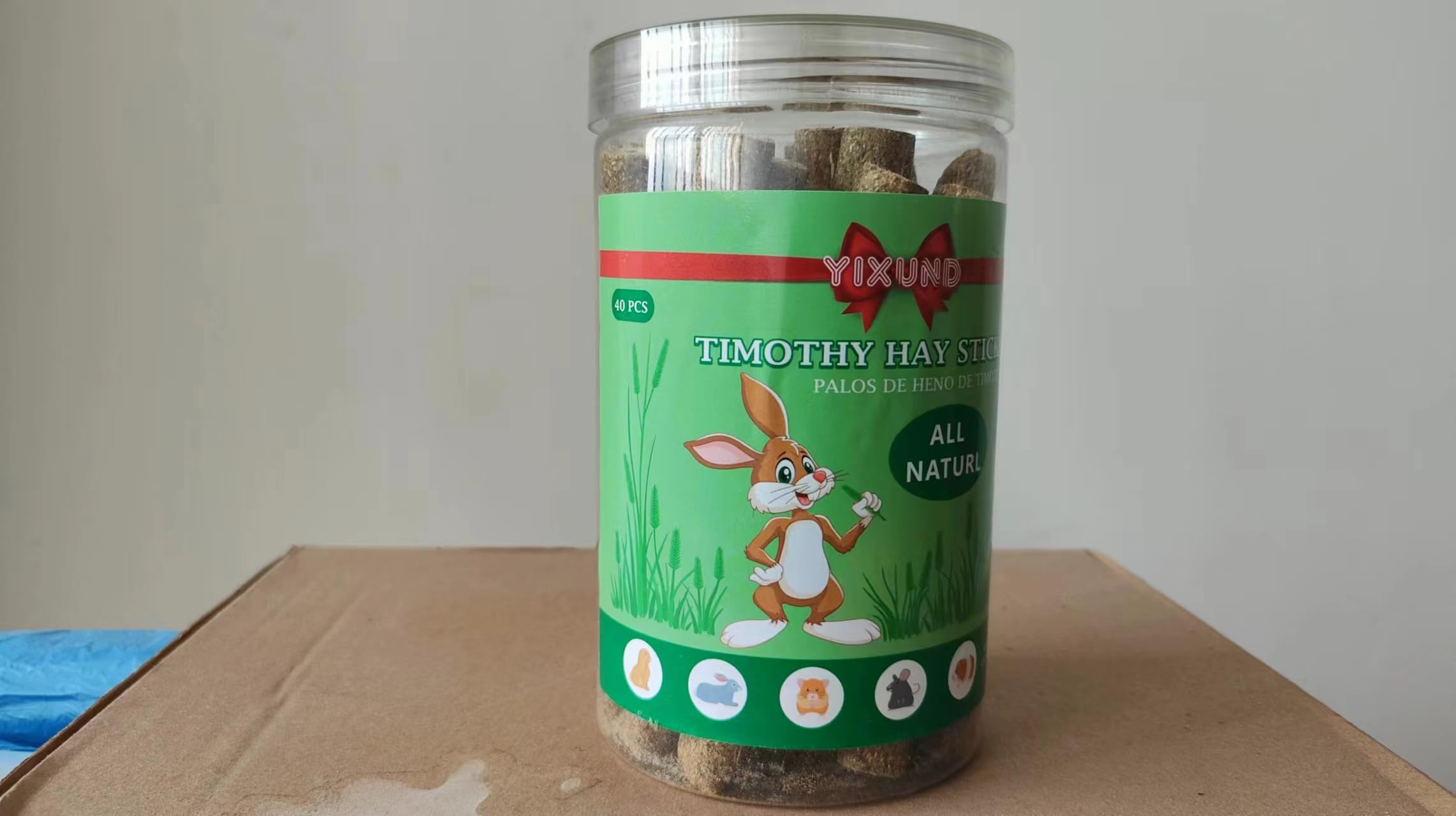 YIXUND Timothy Hay Sticks chewing-action closeup – delightful crunch supports ongoing nibbling.