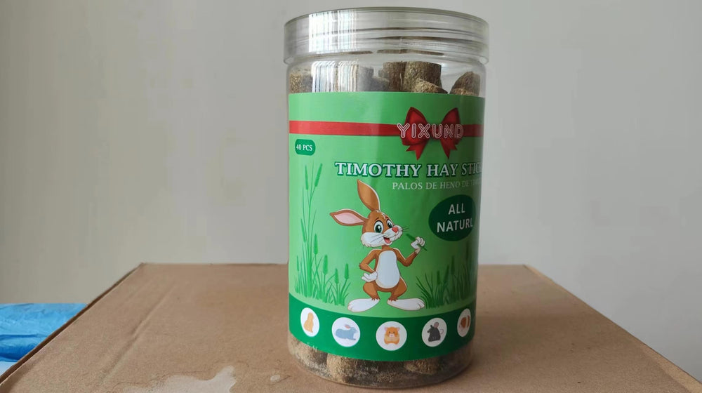 YIXUND Timothy Hay Sticks chewing-action closeup – delightful crunch supports ongoing nibbling.