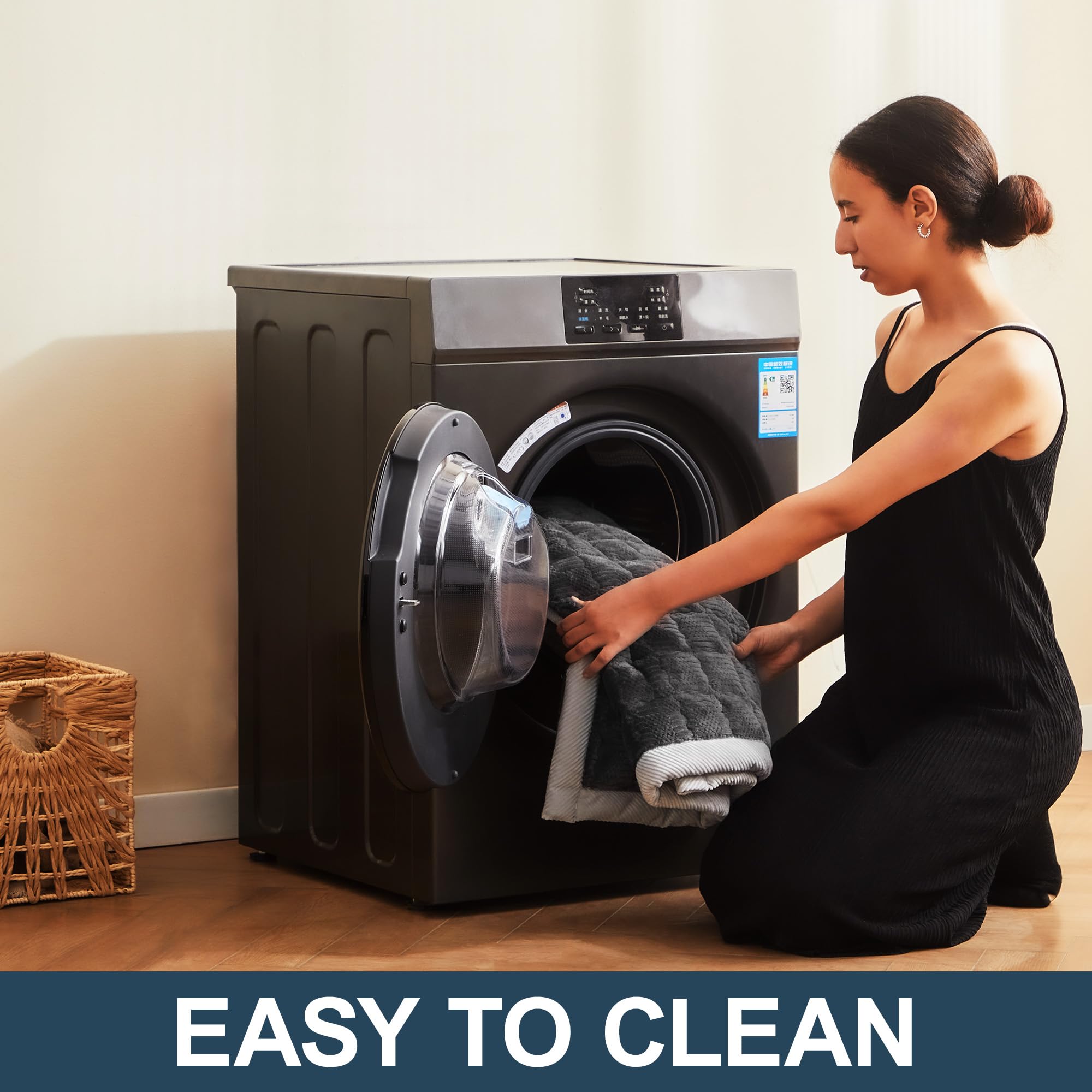 YJSMMXY machine-washable care shows easy cleaning after pet use.