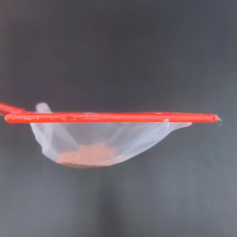 Yocimango skimming net helps remove spilled fish food and impurities.