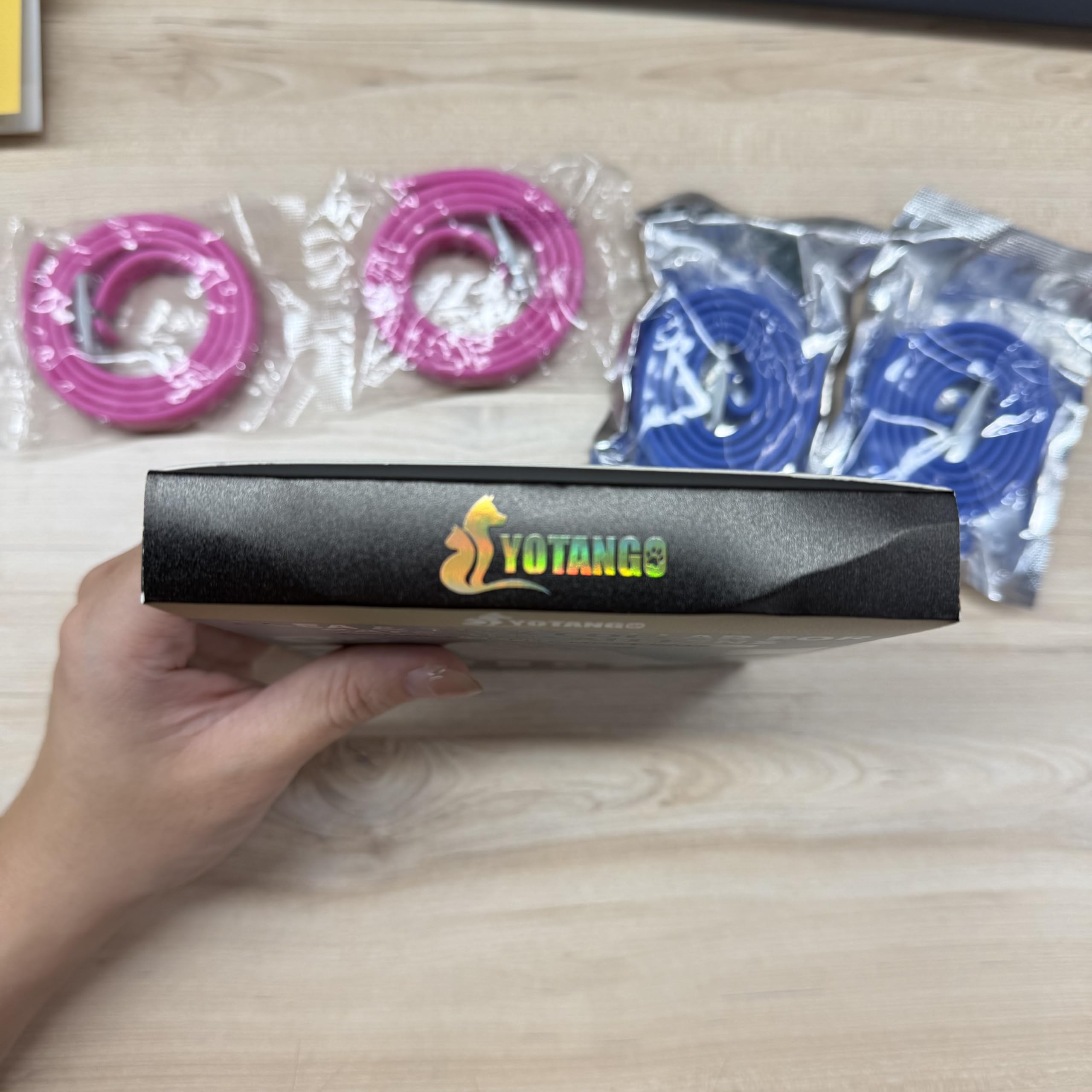 YOTANGO soft, flexible collar hugs the neck for comfy wear.